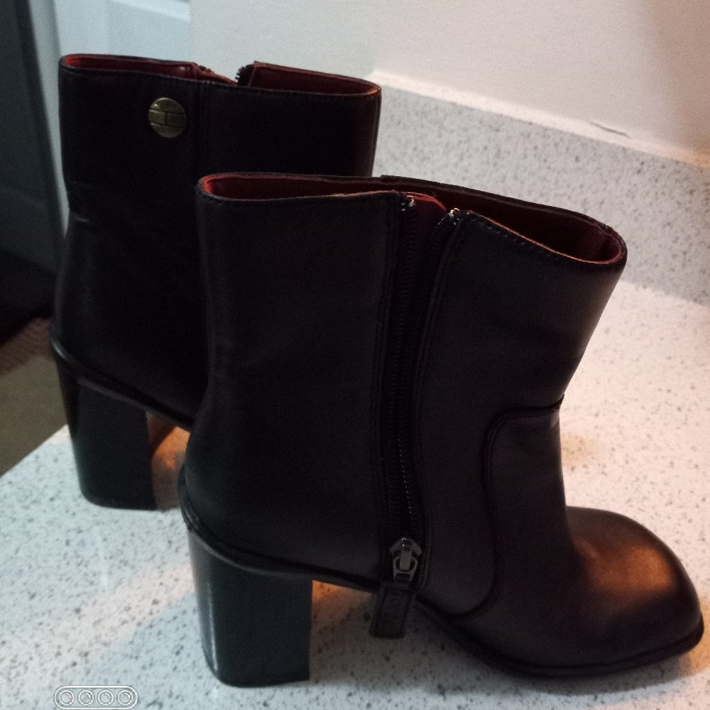 Women's Tommy Hilfiger Boots Color Black Size 6M